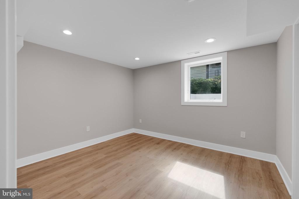 1427 Jackson St NE