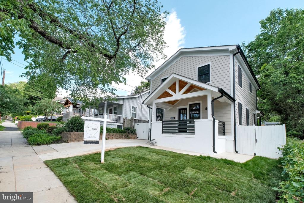 1427 Jackson St NE