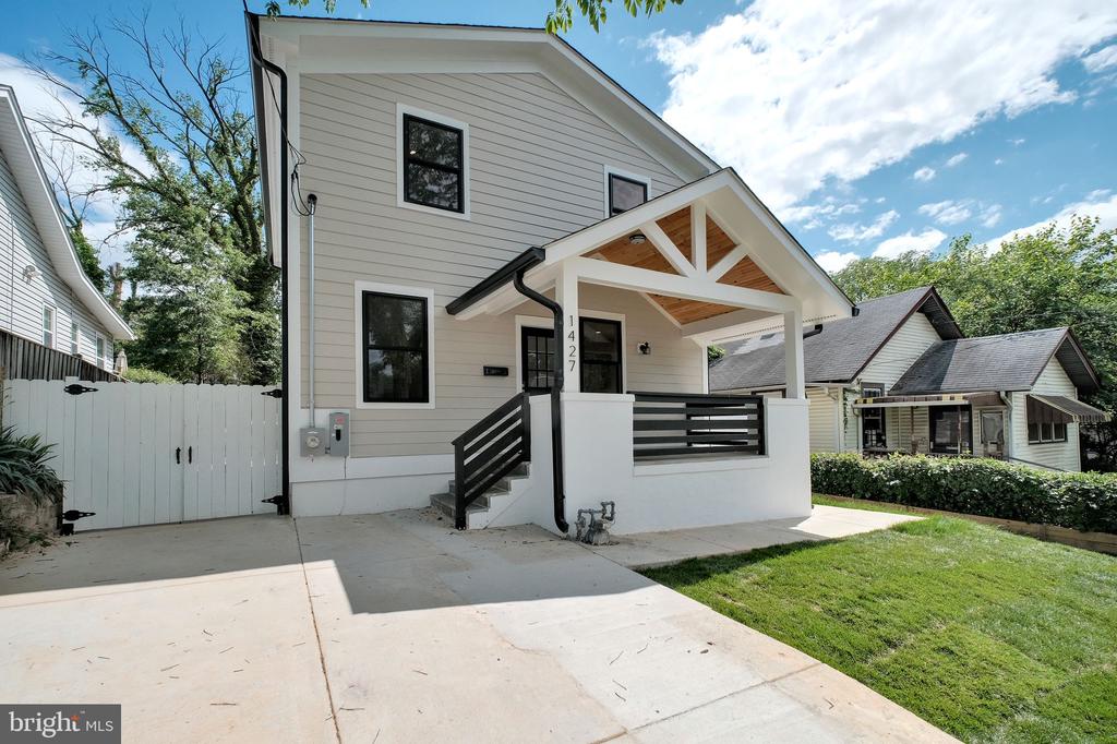 1427 Jackson St NE