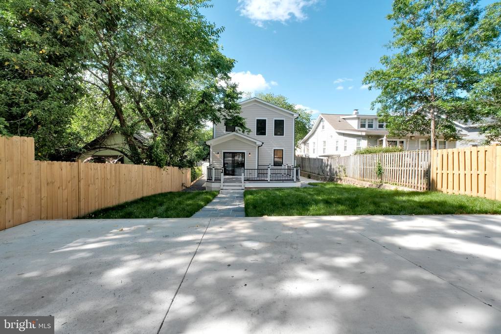 1427 Jackson St NE