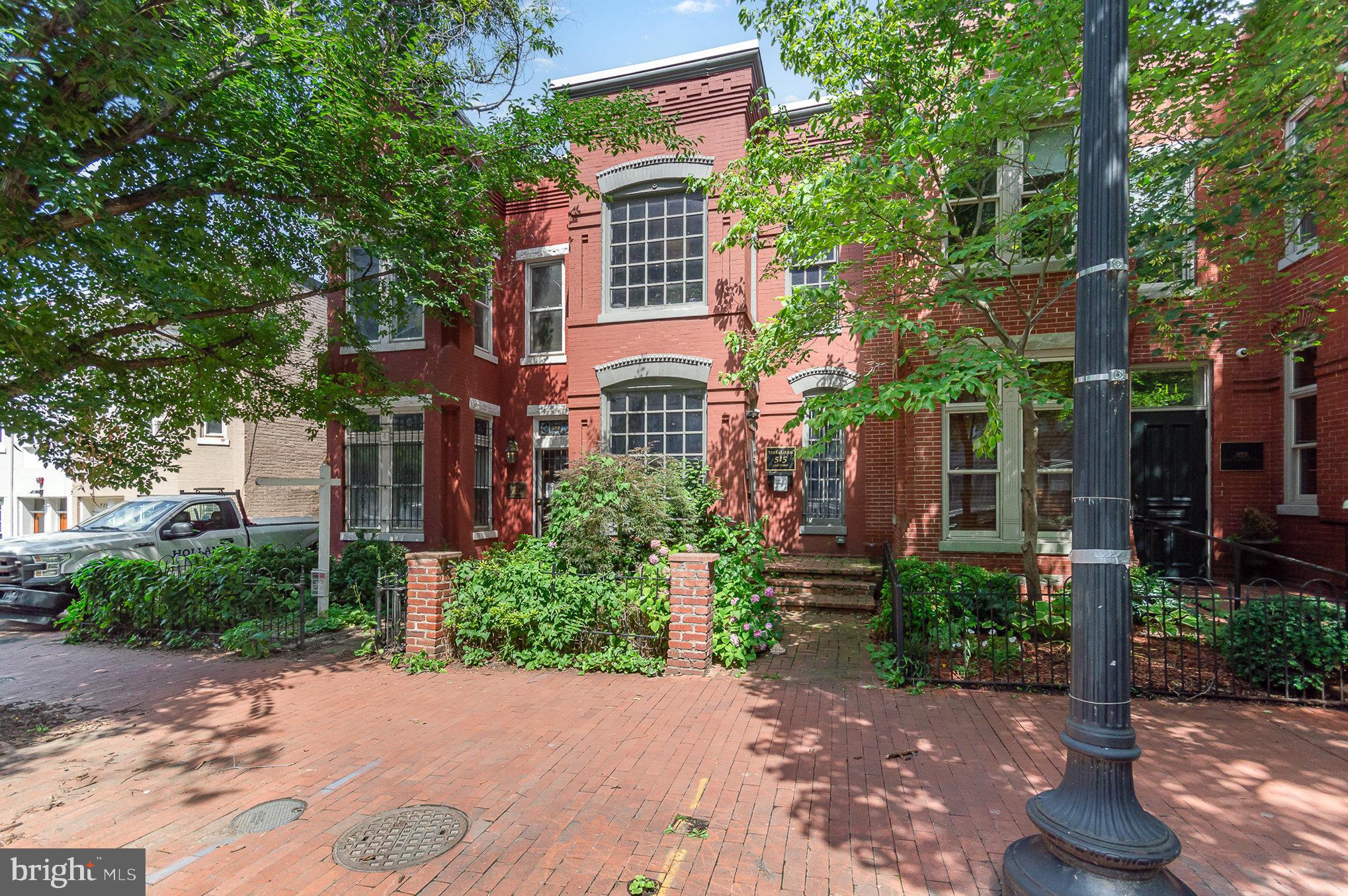 515 2nd St NE