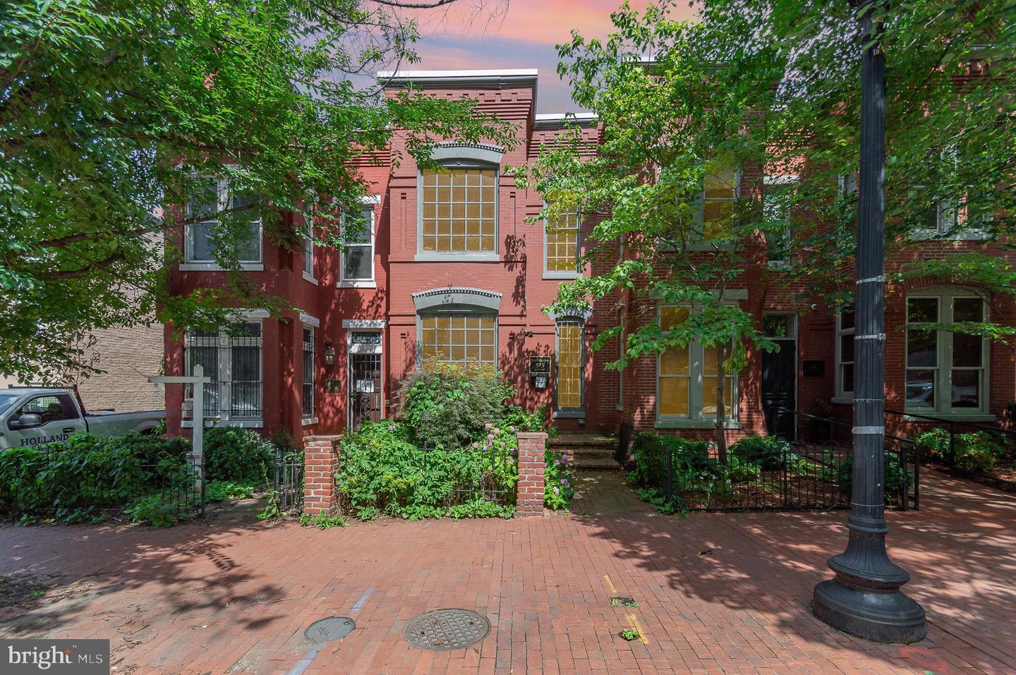 515 2nd St NE