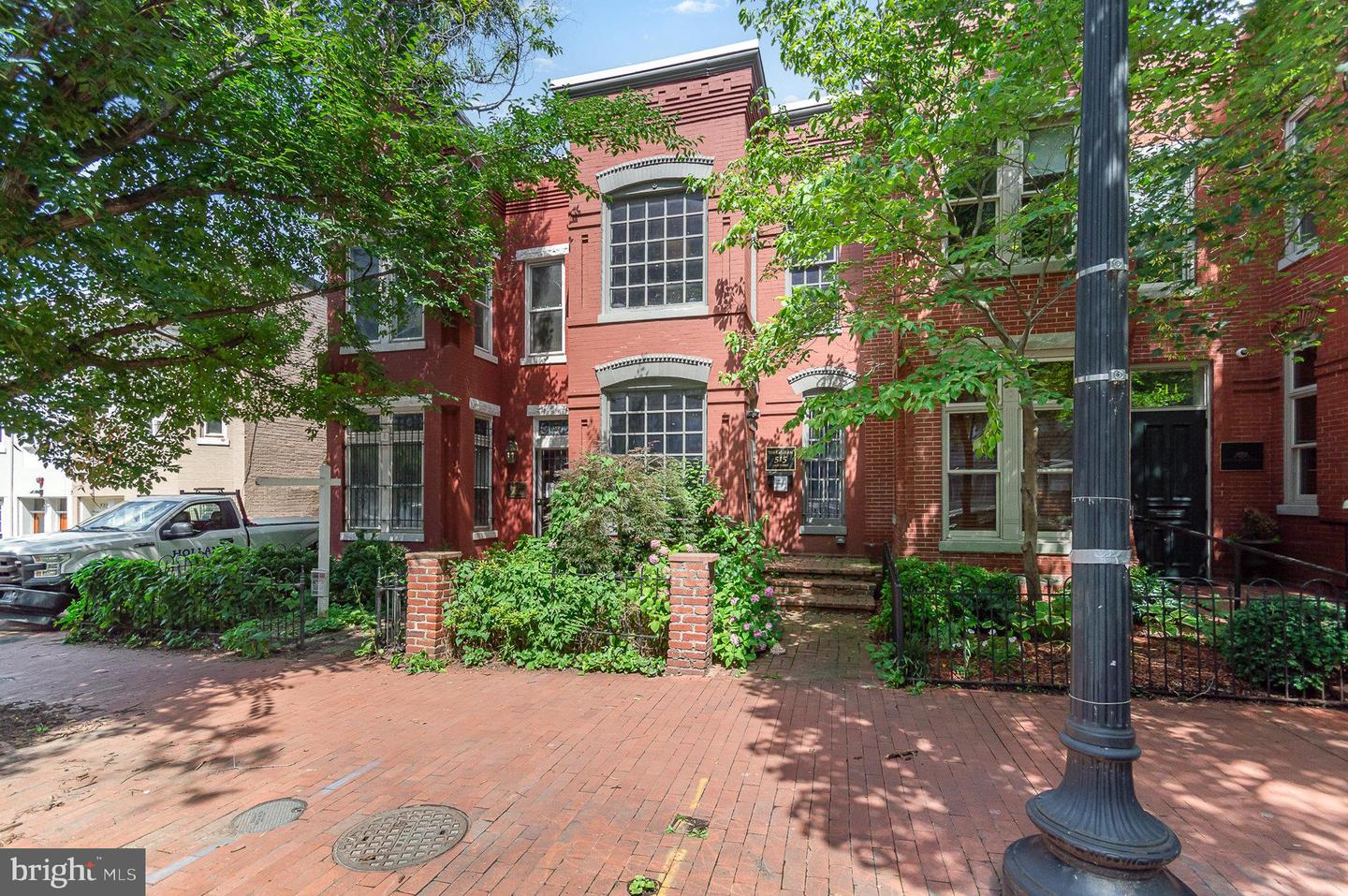 515 2nd St NE
