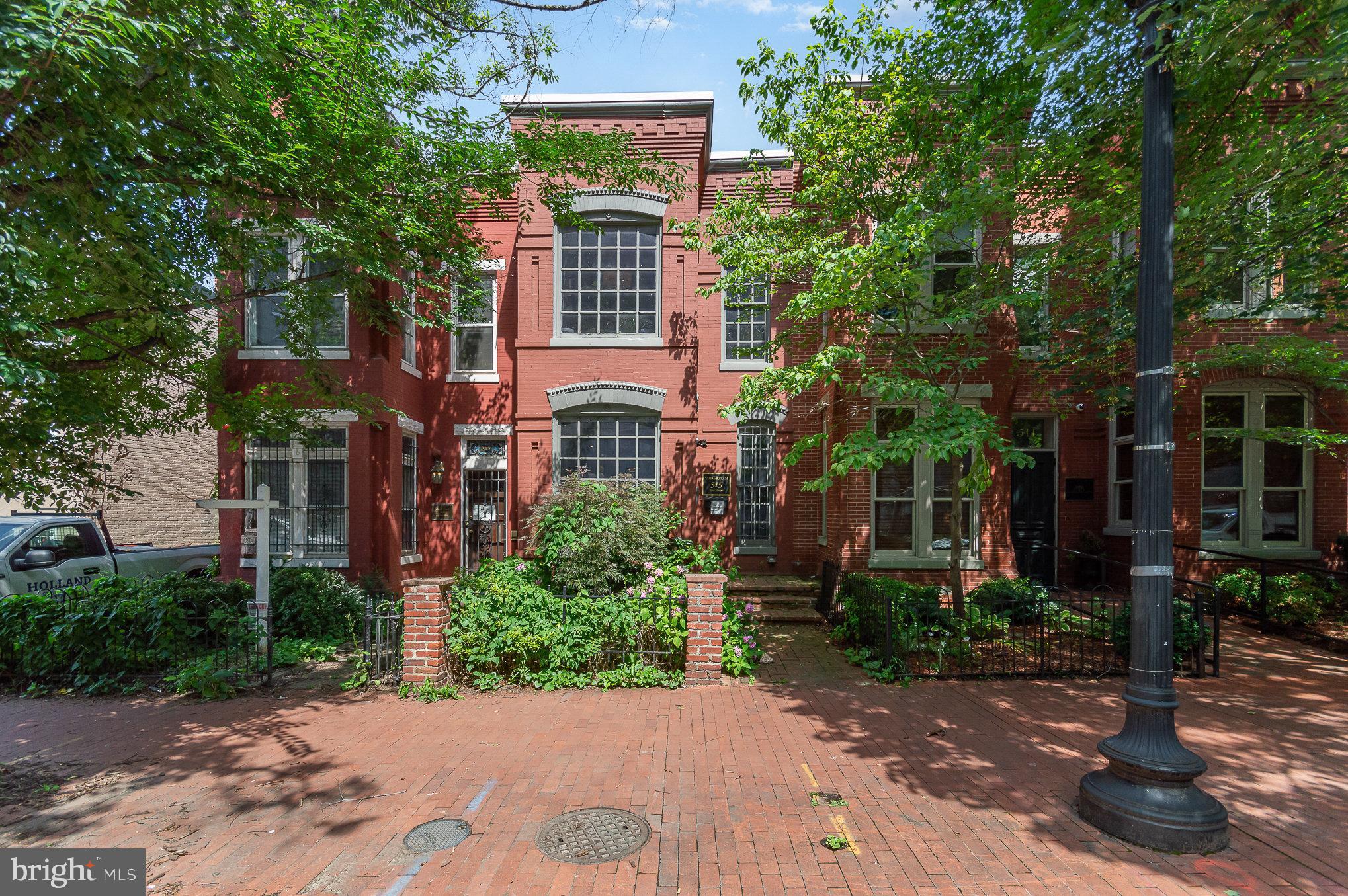 515 2nd St NE