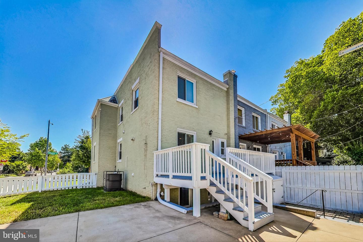 1330 STAPLES ST NE