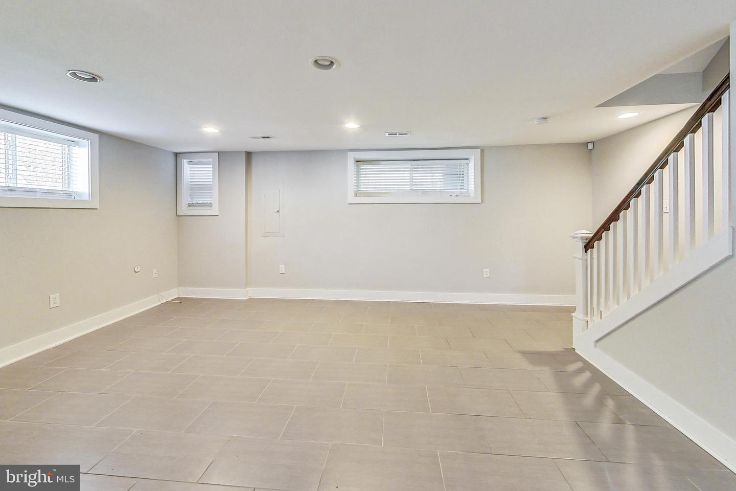 1330 STAPLES ST NE