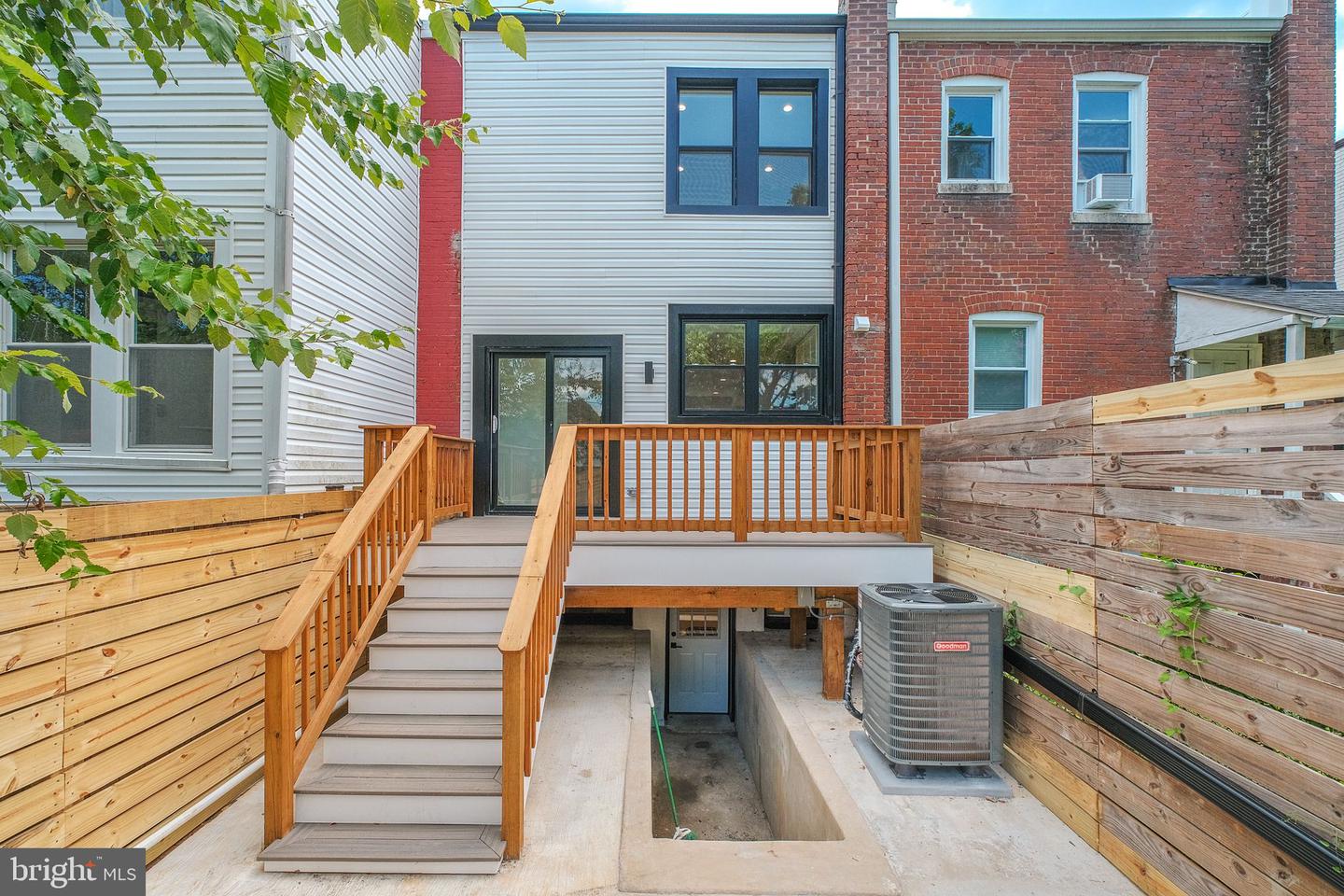 1020 Hamlin St NE