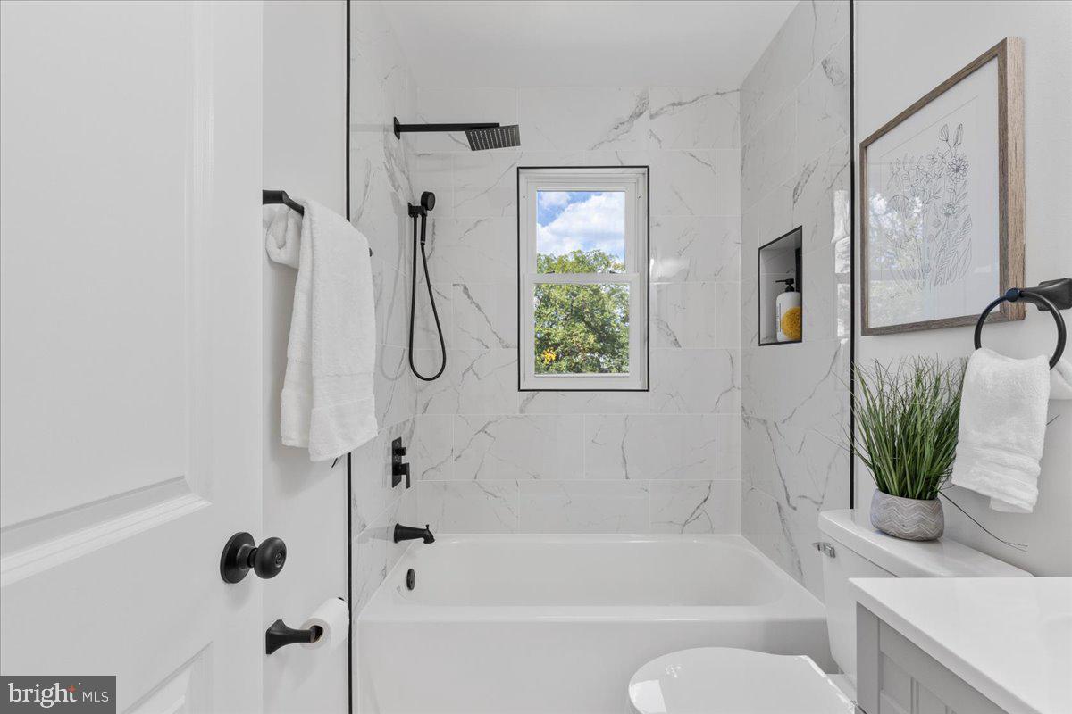 408 PEABODY STREET NE