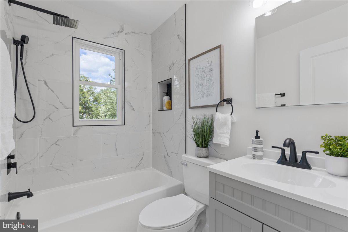 408 PEABODY STREET NE