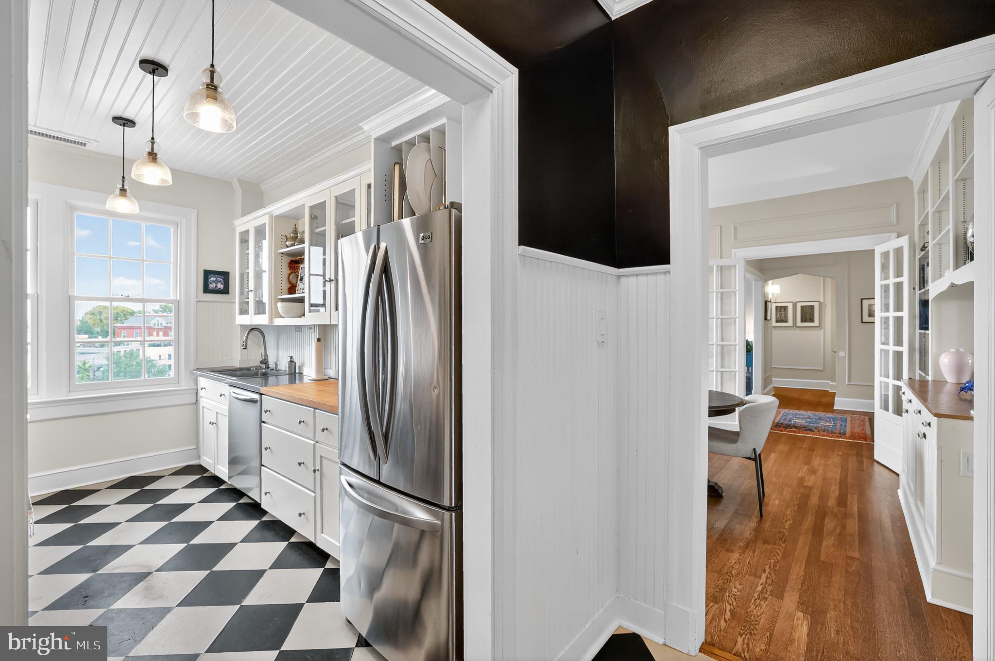 1661 CRESCENT PLACE NW