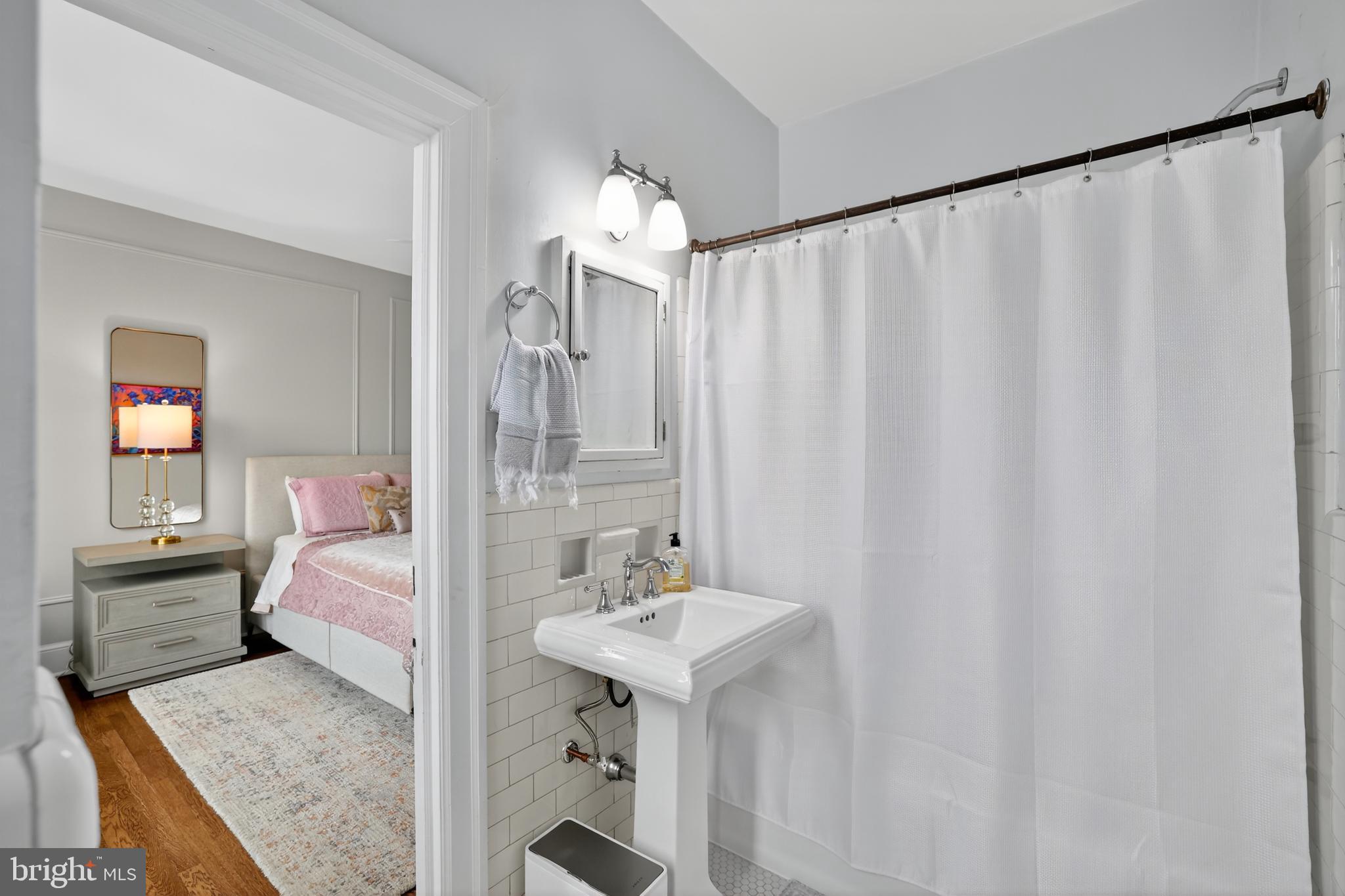 1661 CRESCENT PLACE NW