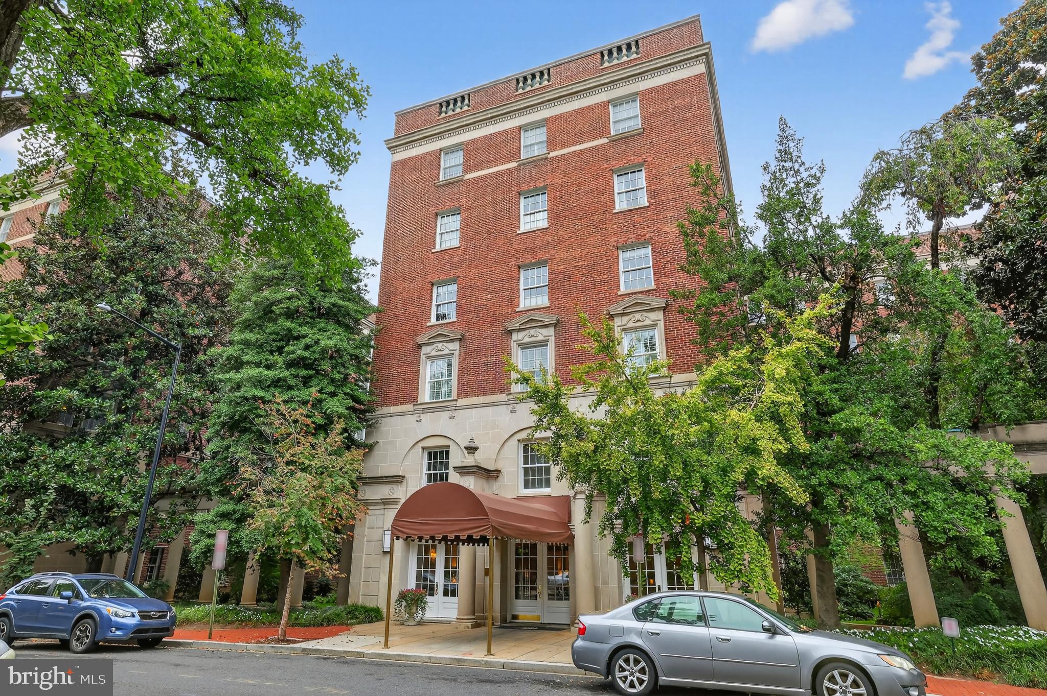 1661 CRESCENT PLACE NW