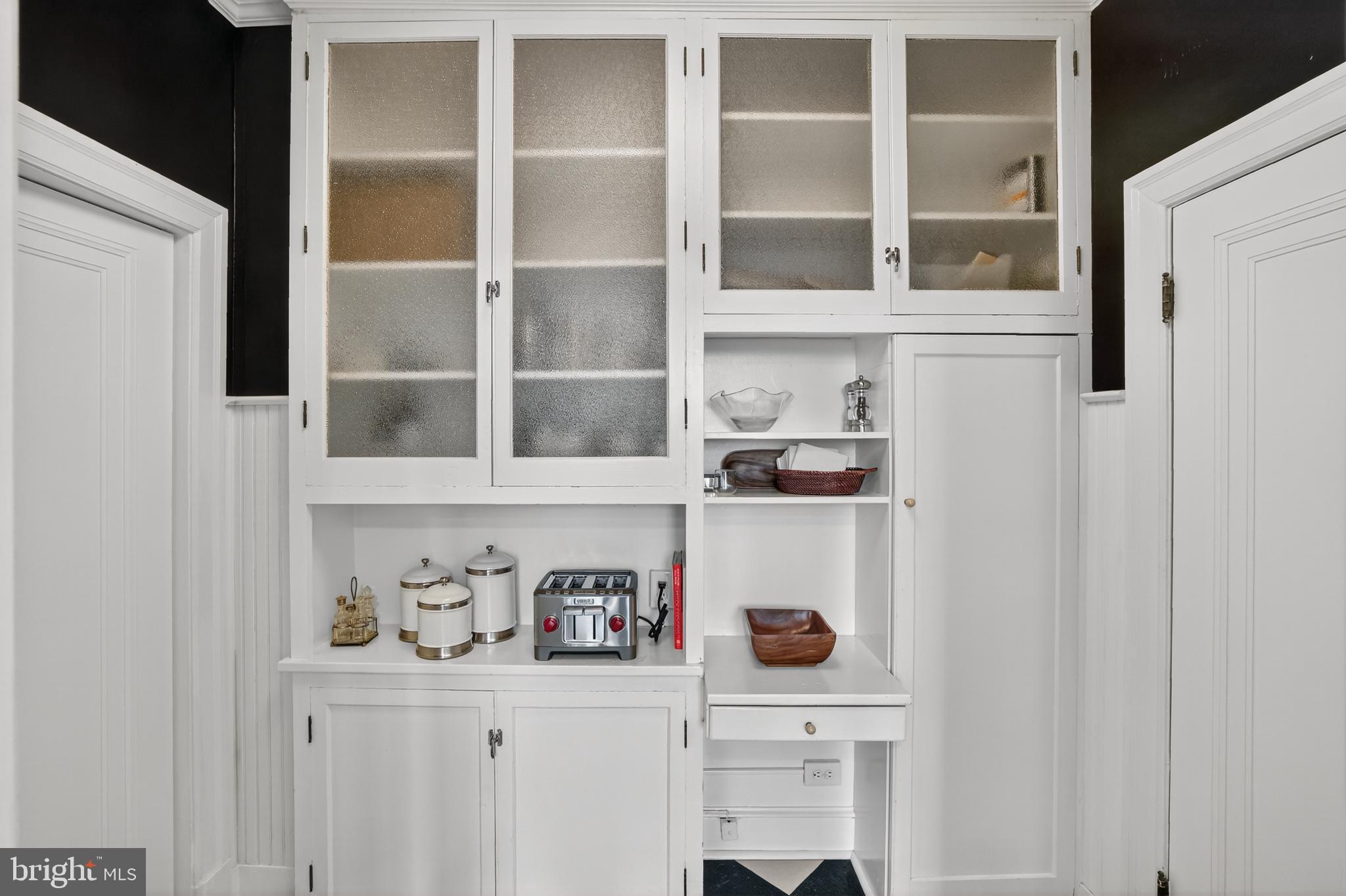 1661 CRESCENT PLACE NW