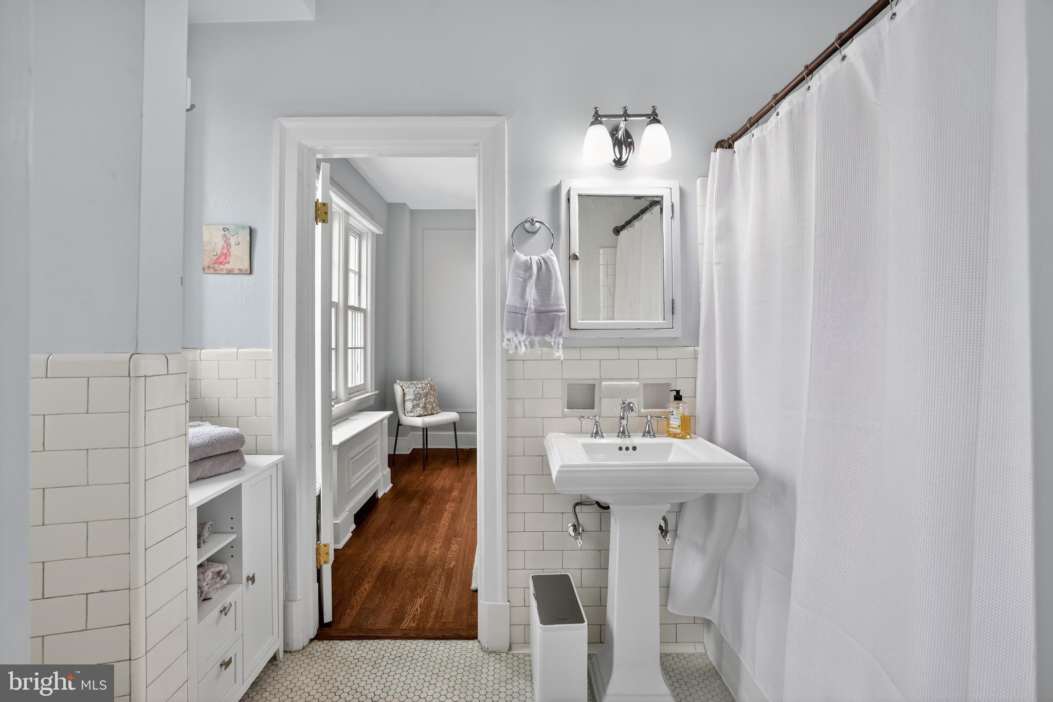 1661 CRESCENT PLACE NW