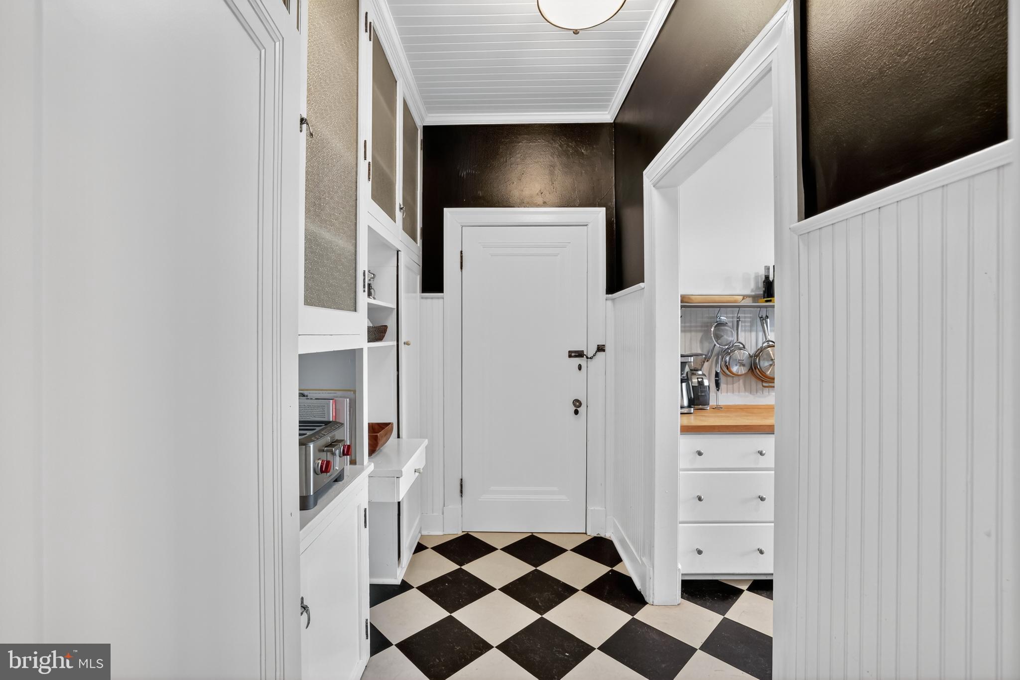 1661 CRESCENT PLACE NW