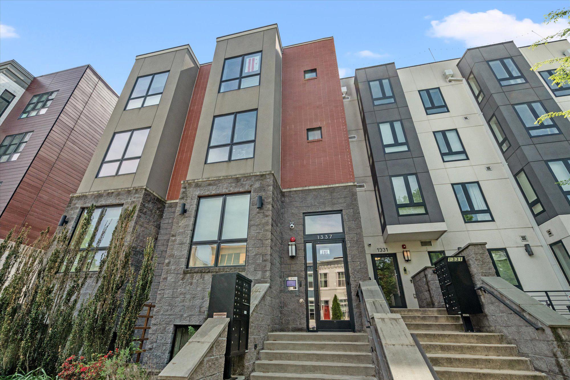 1337 K STREET SE Unit: PENTHOUSE 2