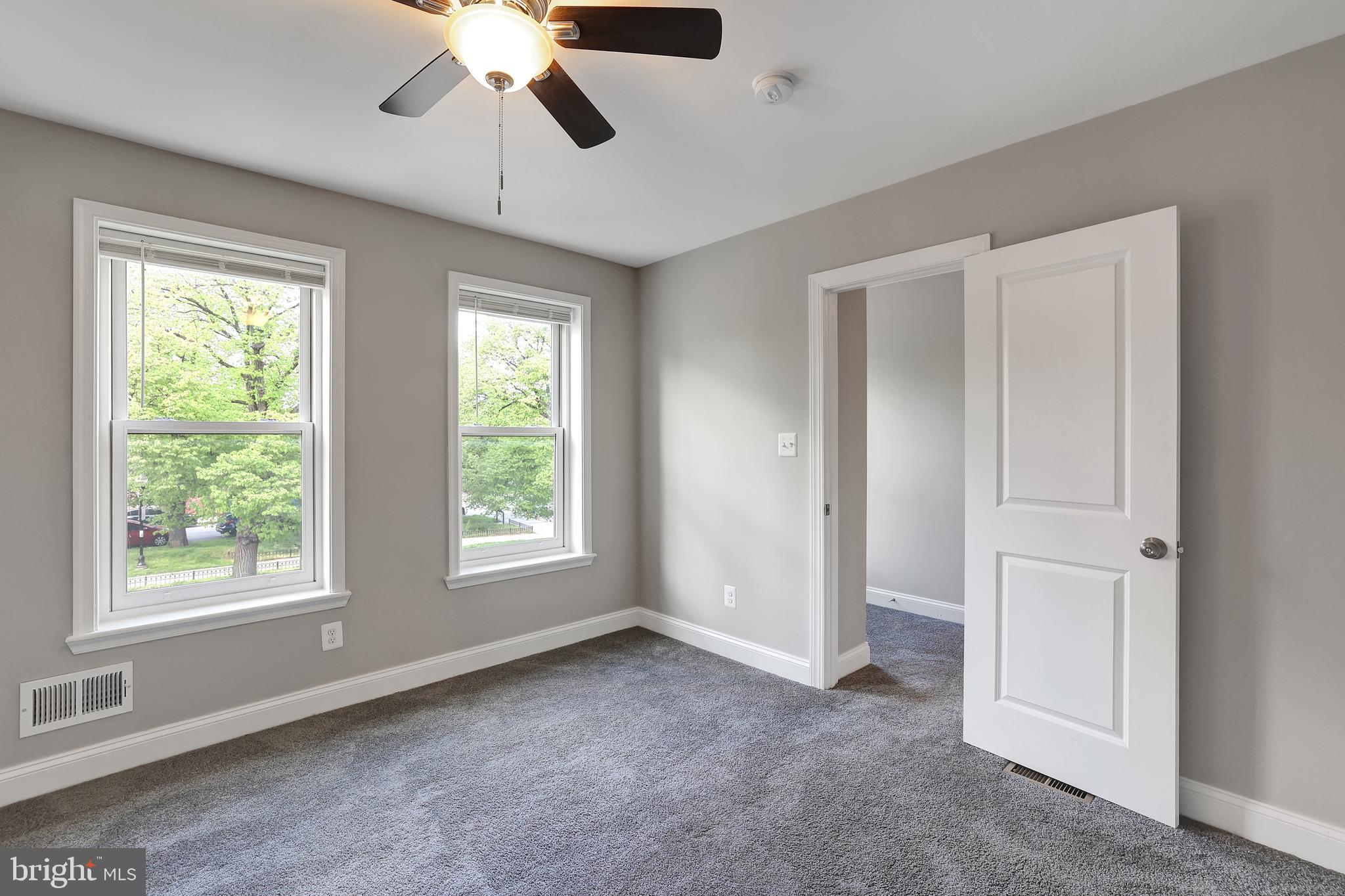 156 N KENWOOD AVE