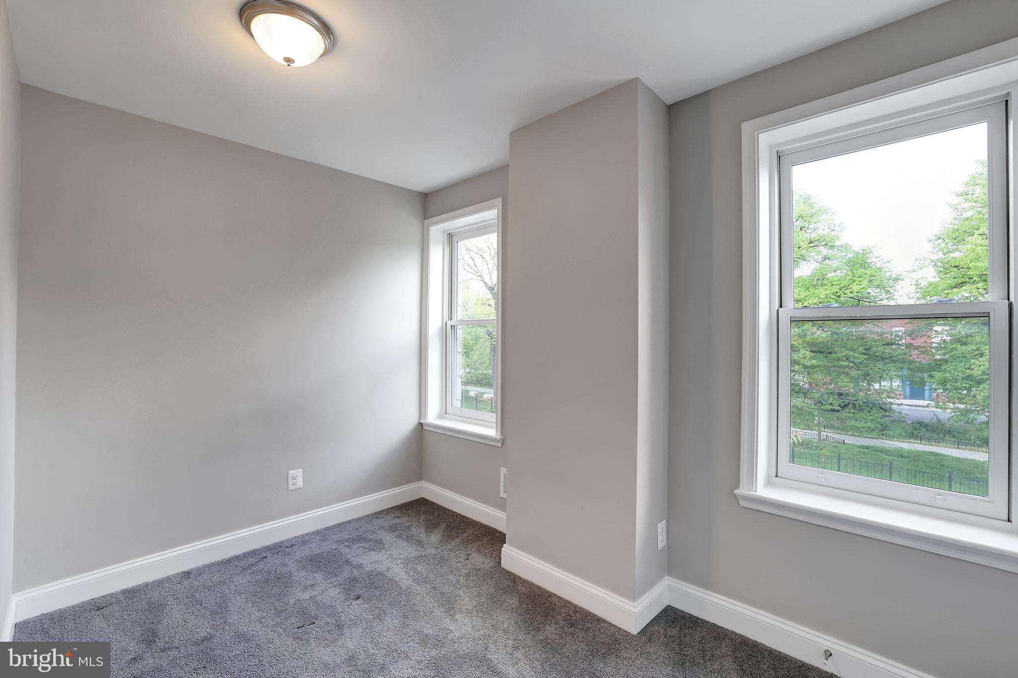 156 N KENWOOD AVE