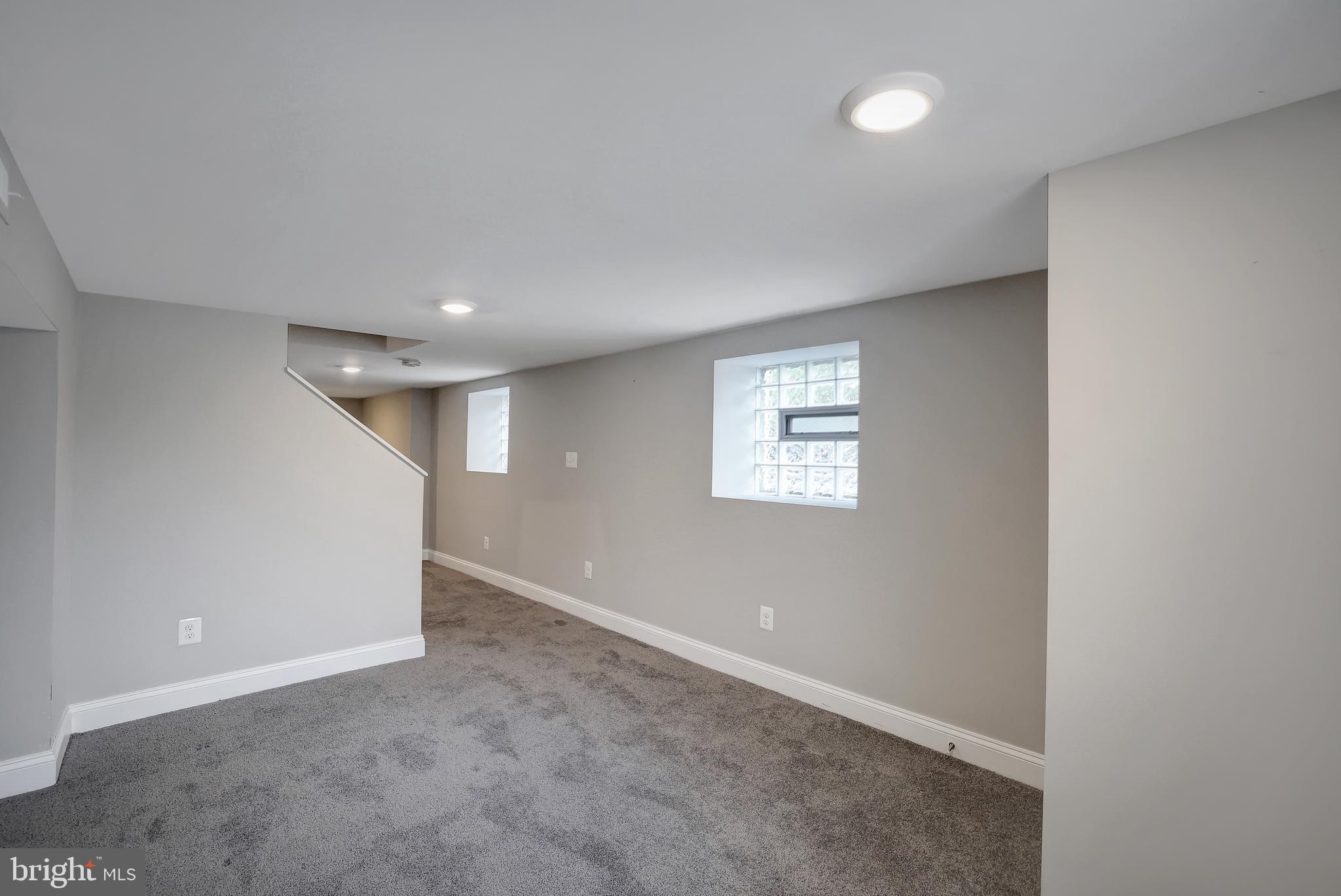 156 N KENWOOD AVE