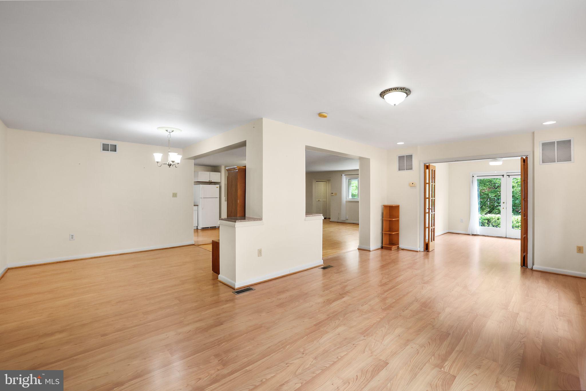 6928 WINTERBERRY LANE