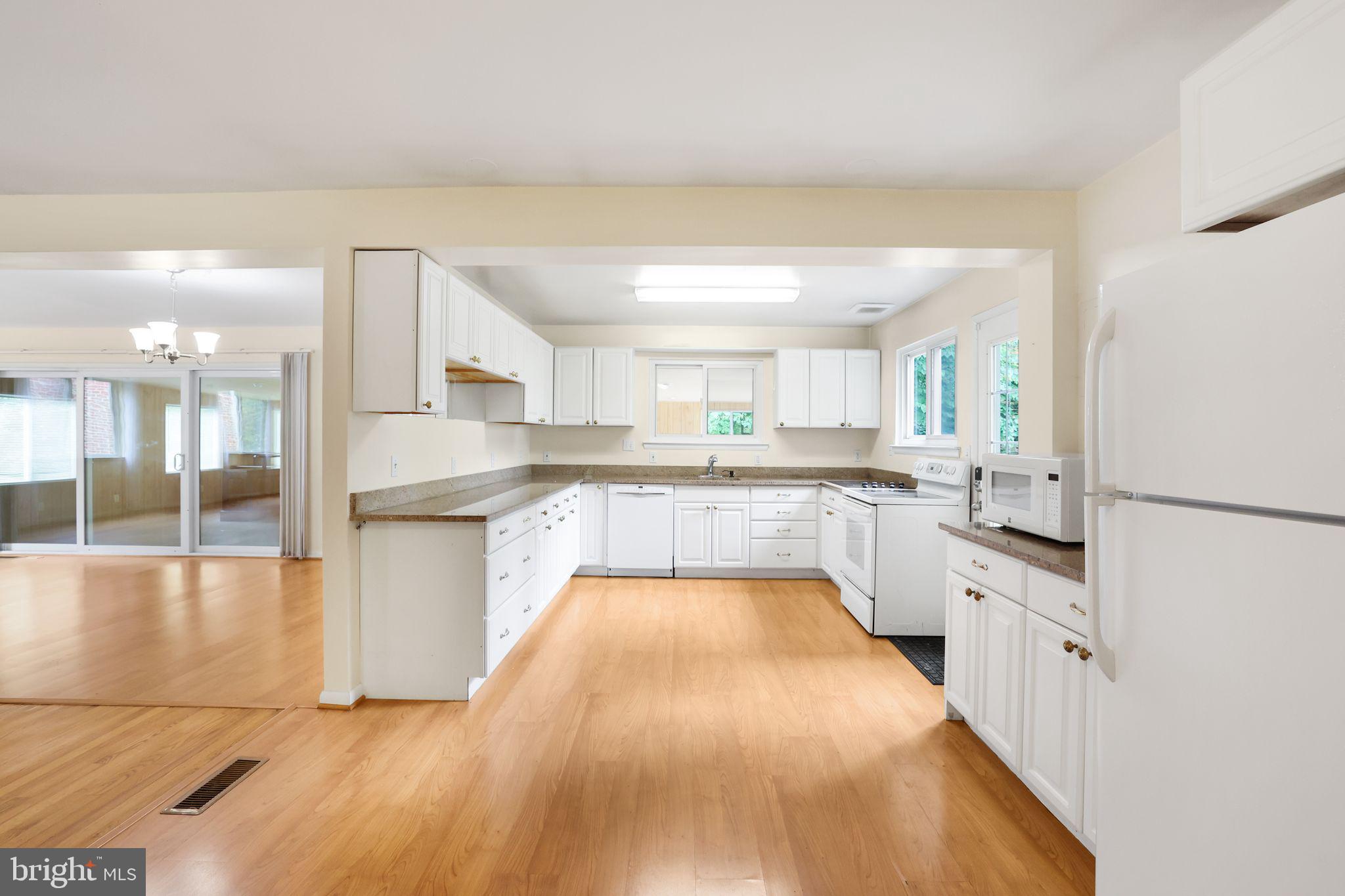 6928 WINTERBERRY LANE