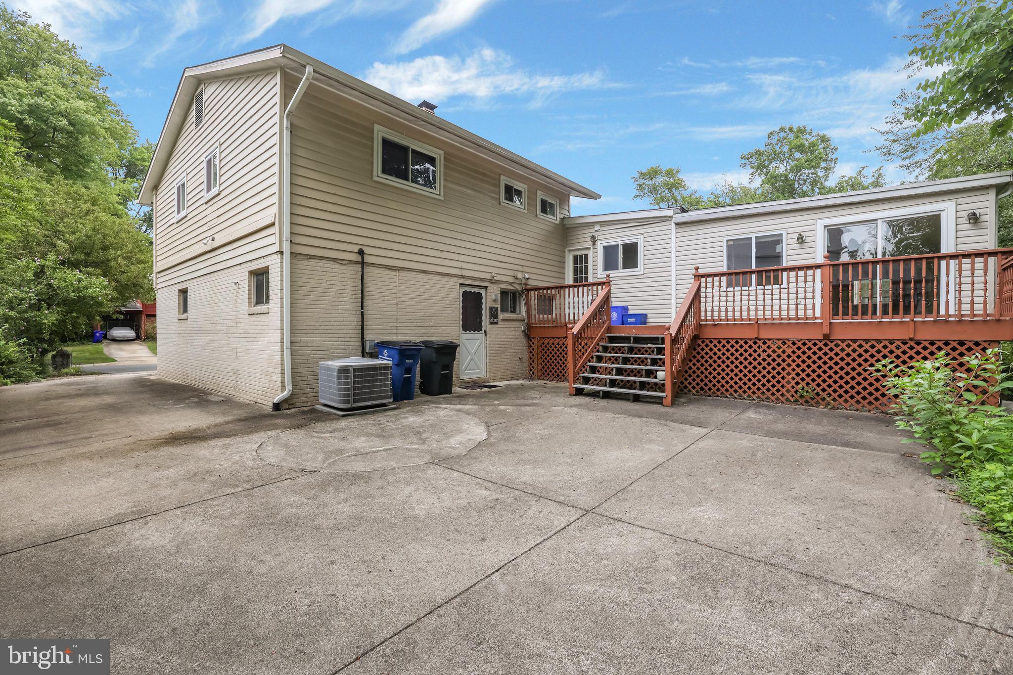 6928 WINTERBERRY LANE