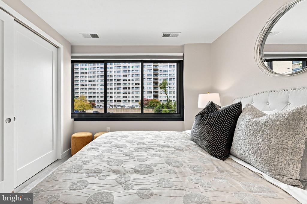 700 ROEDER ROAD Unit: 203