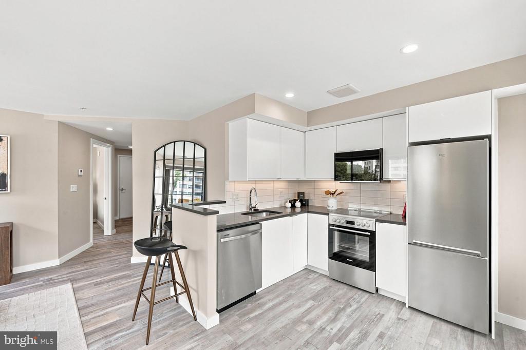 700 ROEDER ROAD Unit: 203