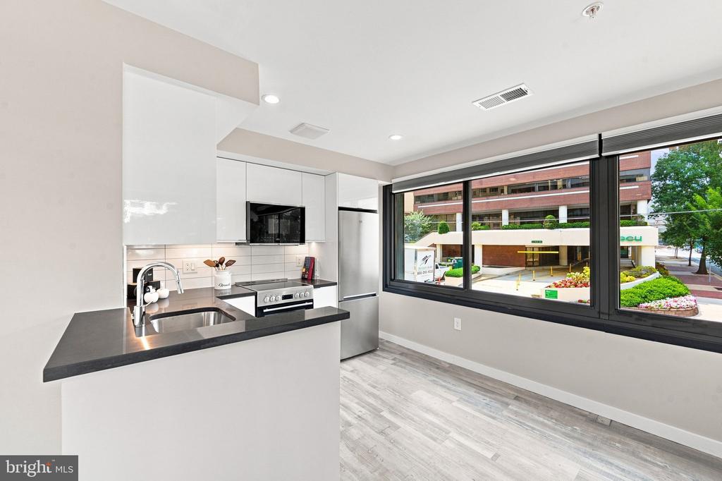 700 ROEDER ROAD Unit: 203
