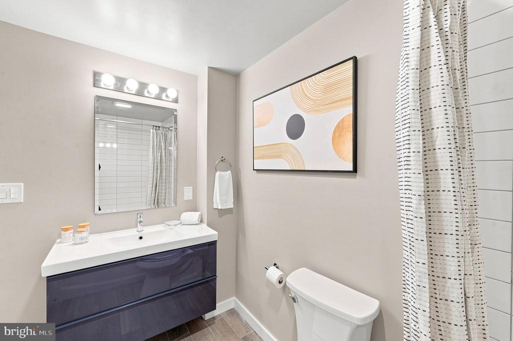 700 ROEDER ROAD Unit: 203