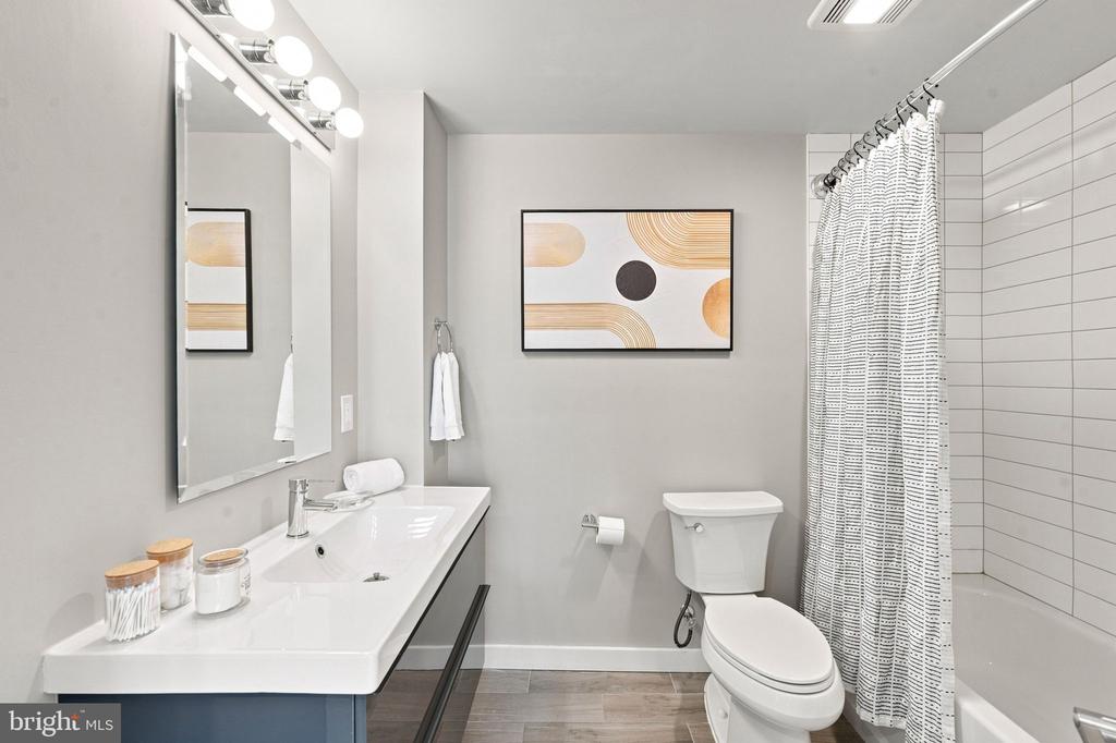 700 ROEDER ROAD Unit: 203