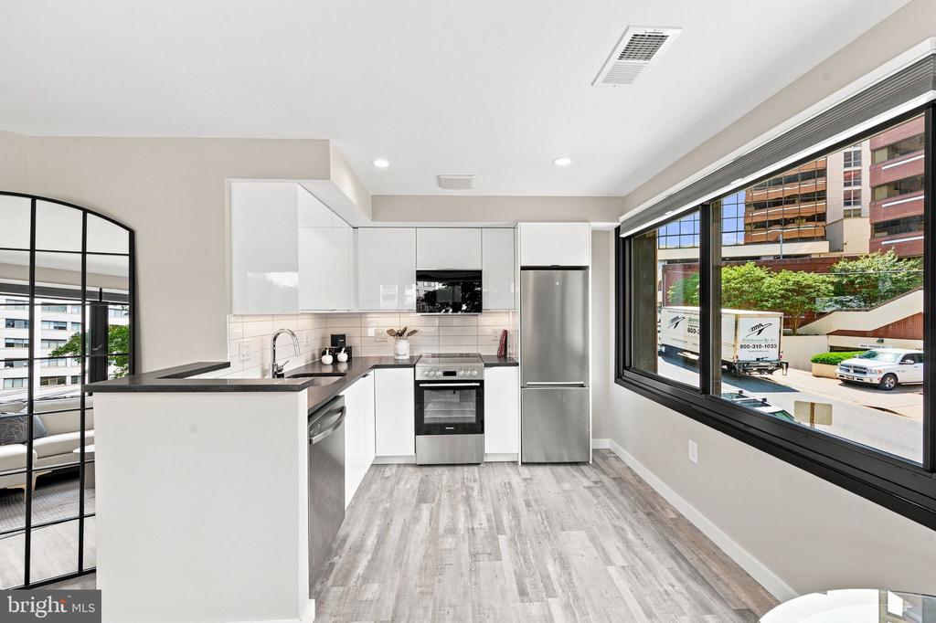 700 ROEDER ROAD Unit: 203