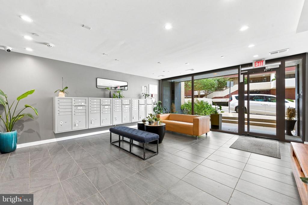 700 ROEDER ROAD Unit: 203