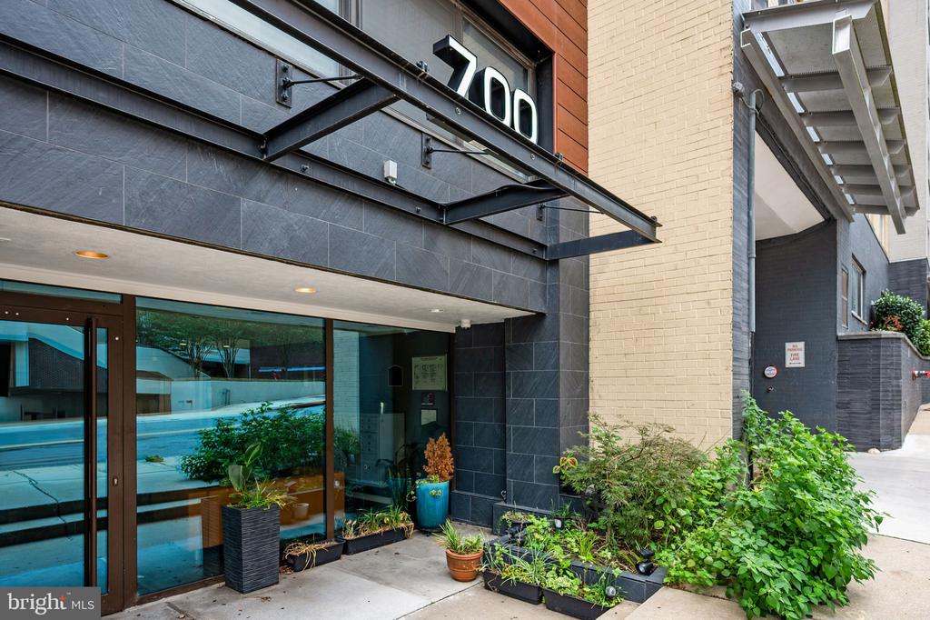 700 ROEDER ROAD Unit: 203