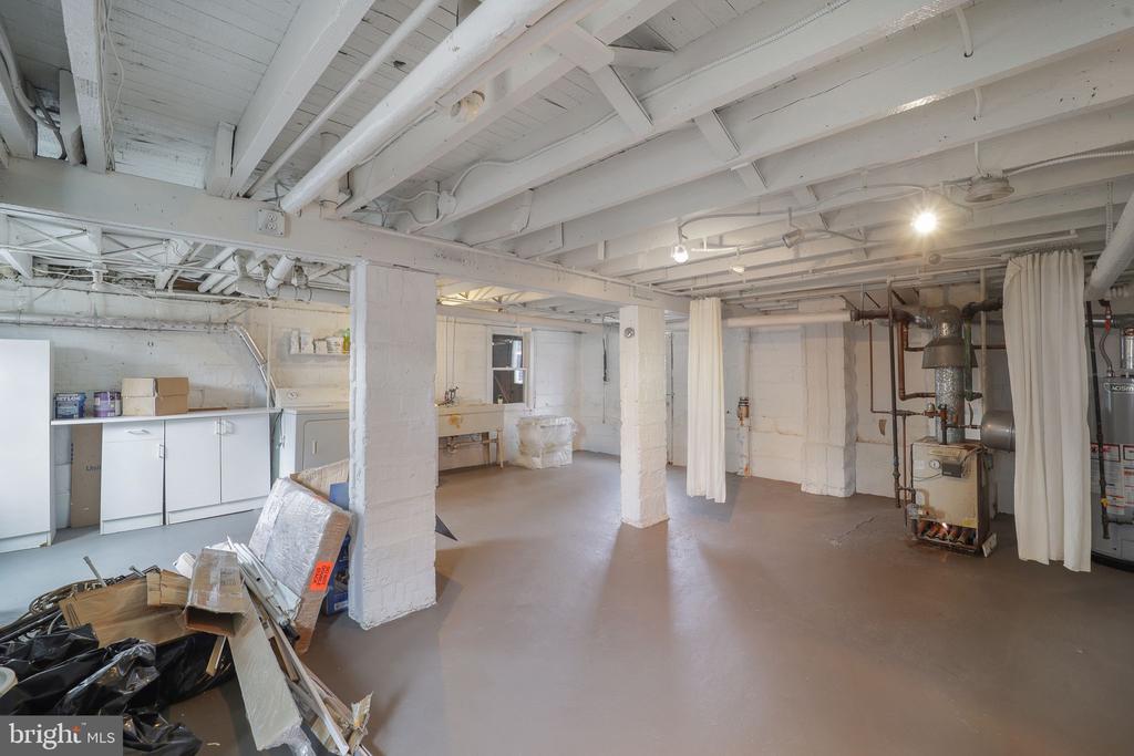 4906 QUEENSBURY RD