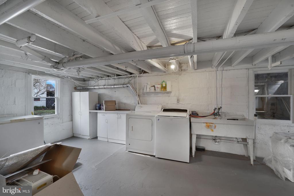 4906 QUEENSBURY RD