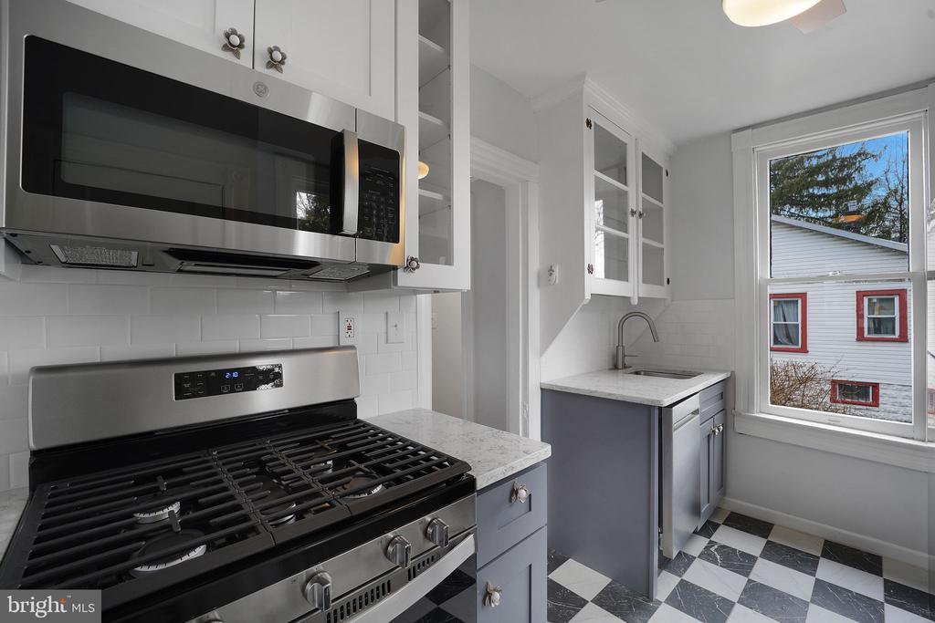 4906 QUEENSBURY RD