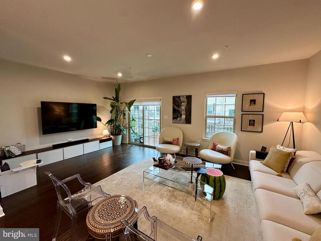 7013 VAN DUSEN RD
