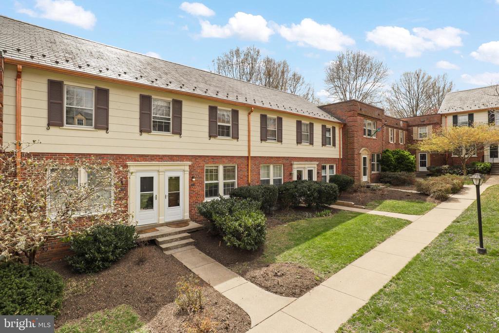 1400 S Barton St #429