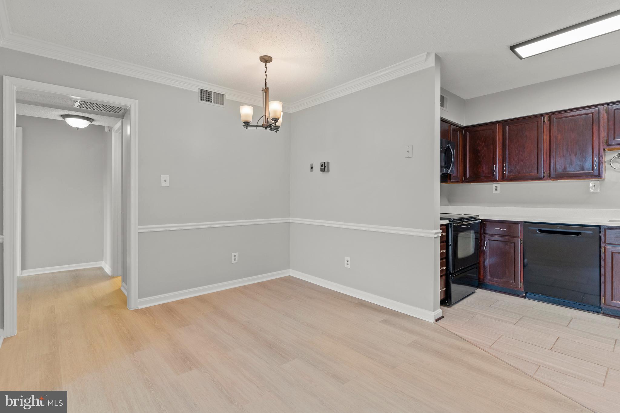 3119 Patrick Henry Dr #422
