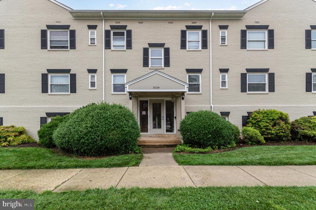 3039 Patrick Henry Dr #102