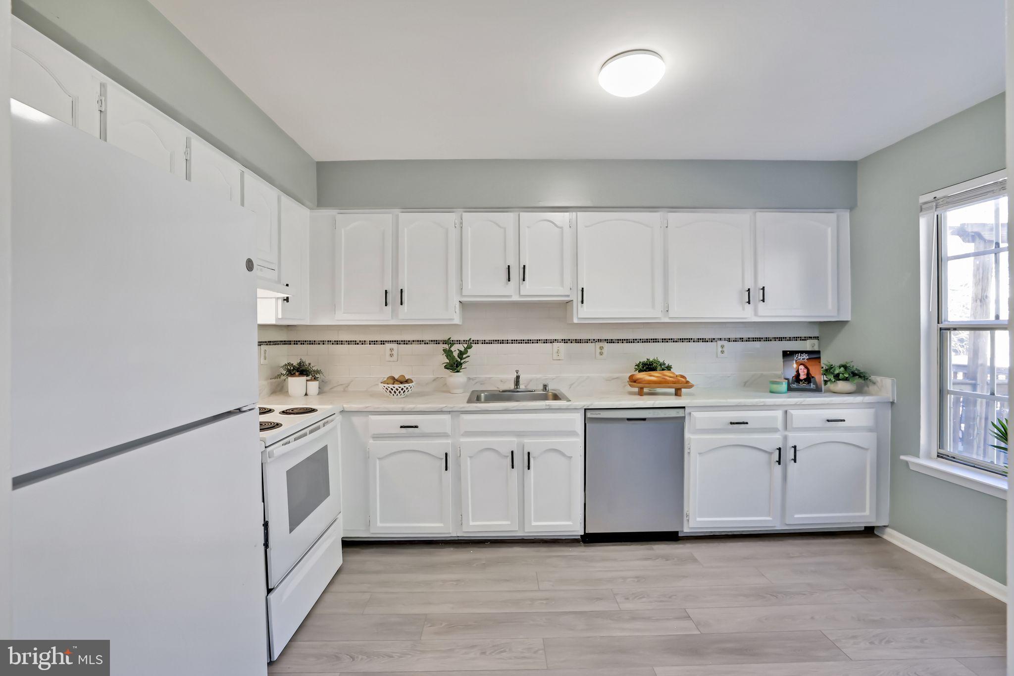 6143 GREEN HOLLOW COURT