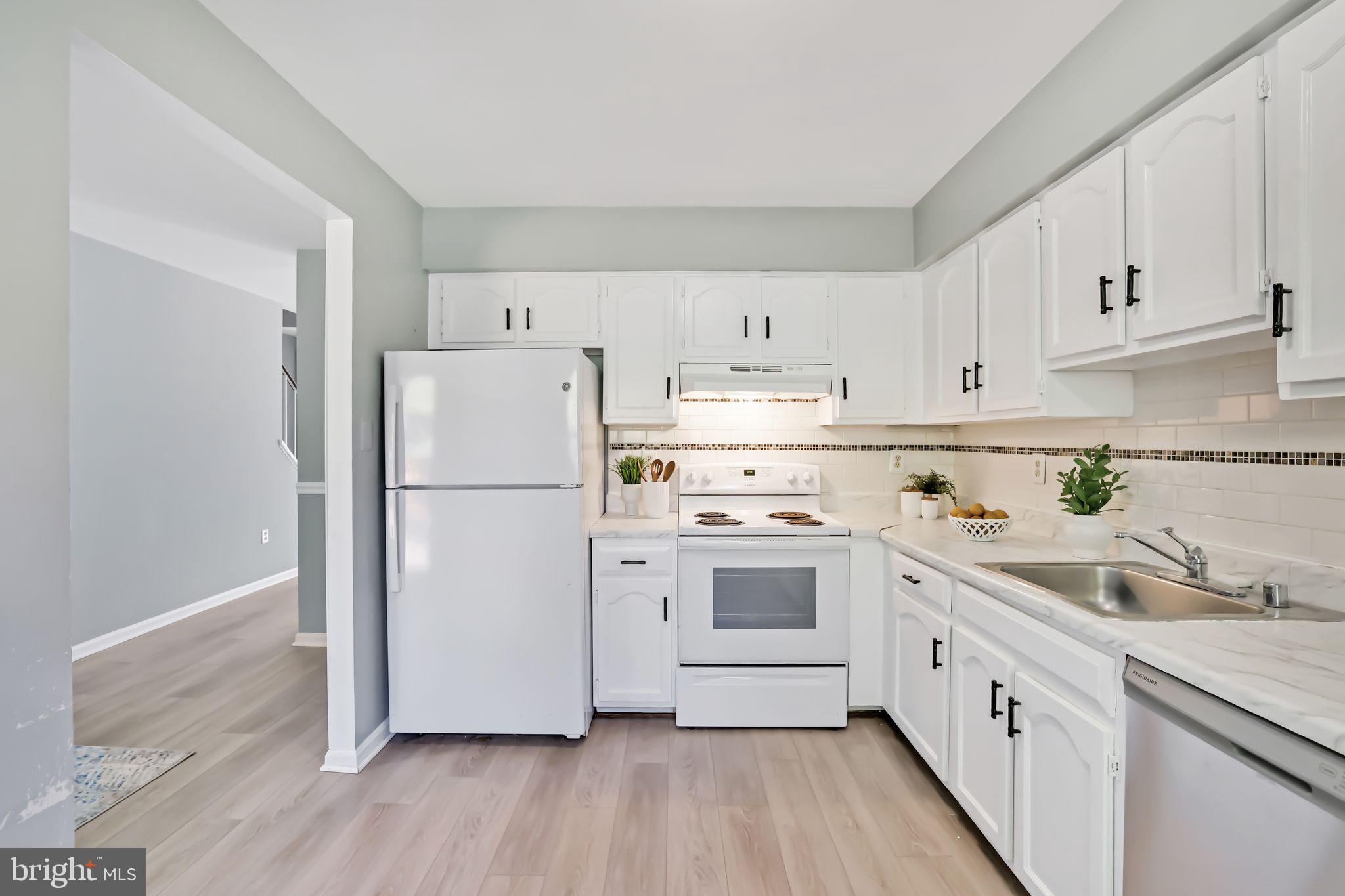 6143 GREEN HOLLOW COURT