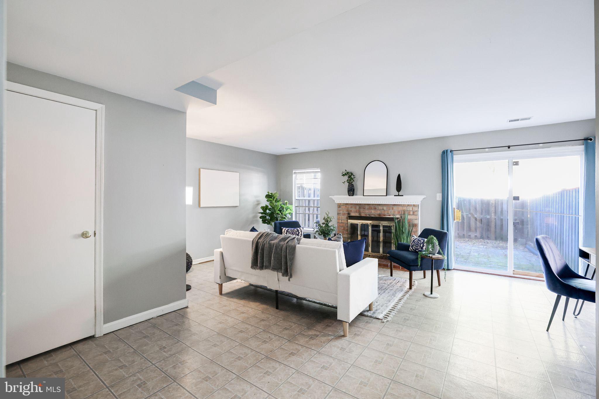 6143 GREEN HOLLOW COURT