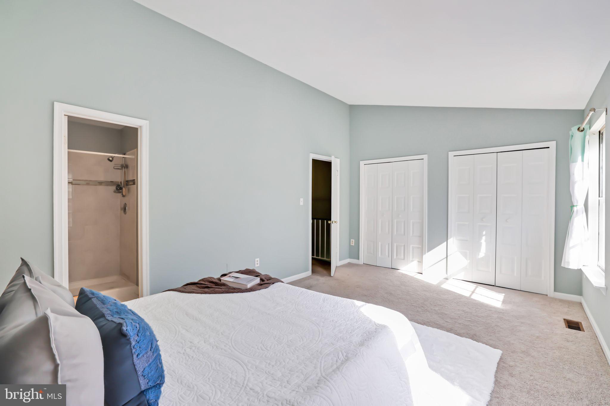 6143 GREEN HOLLOW COURT