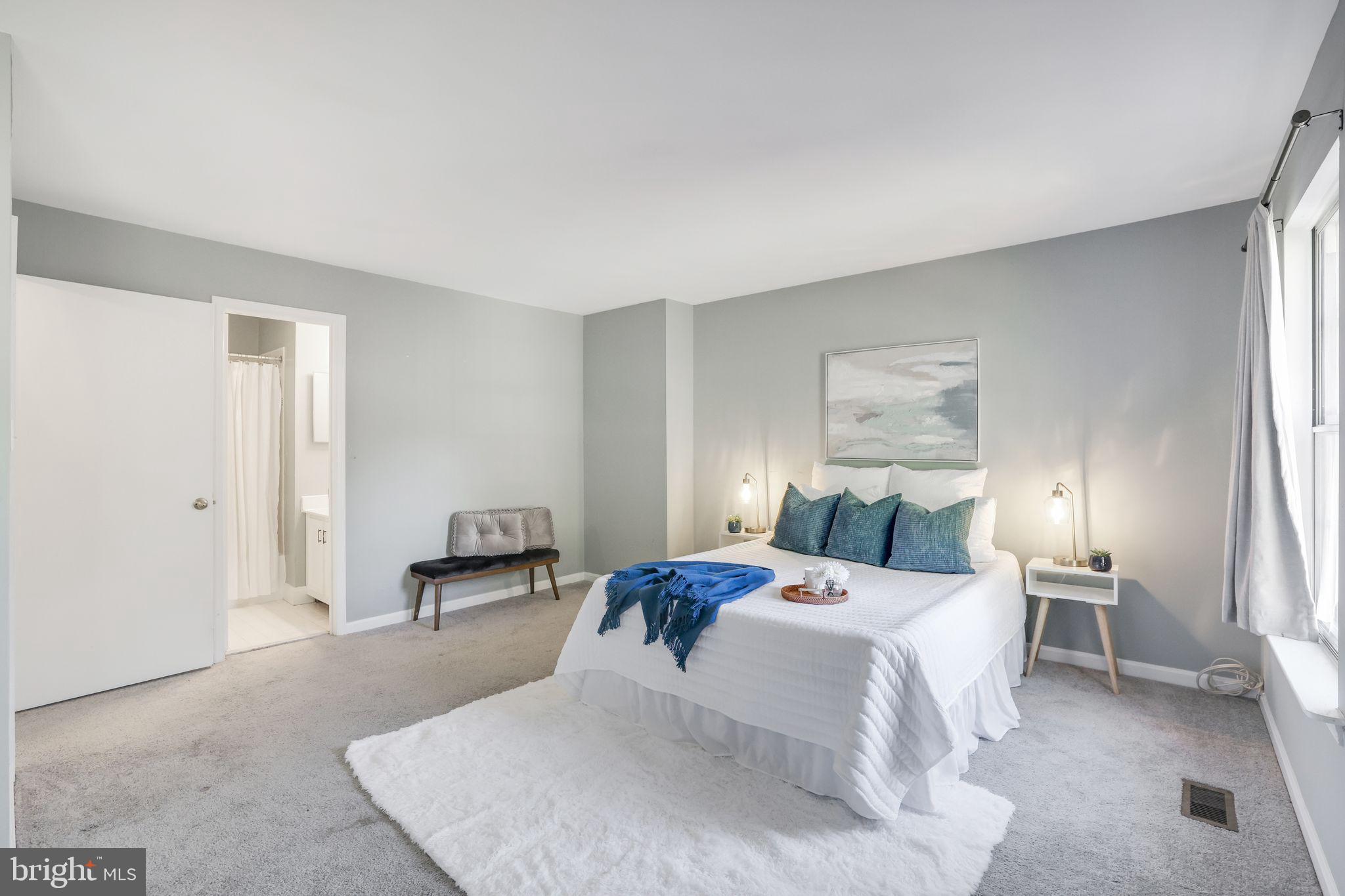 6143 GREEN HOLLOW COURT