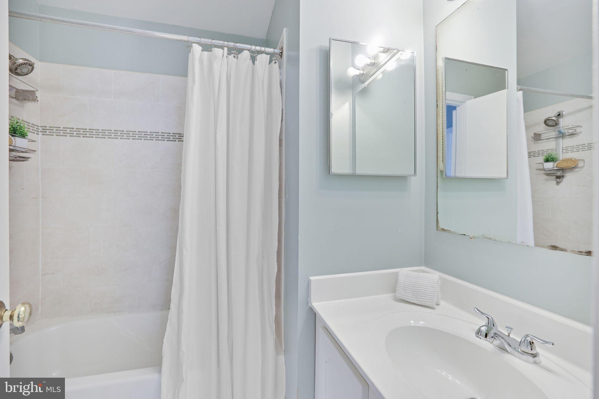 6143 GREEN HOLLOW COURT