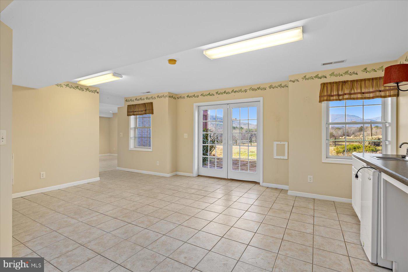 343 Middle River Road