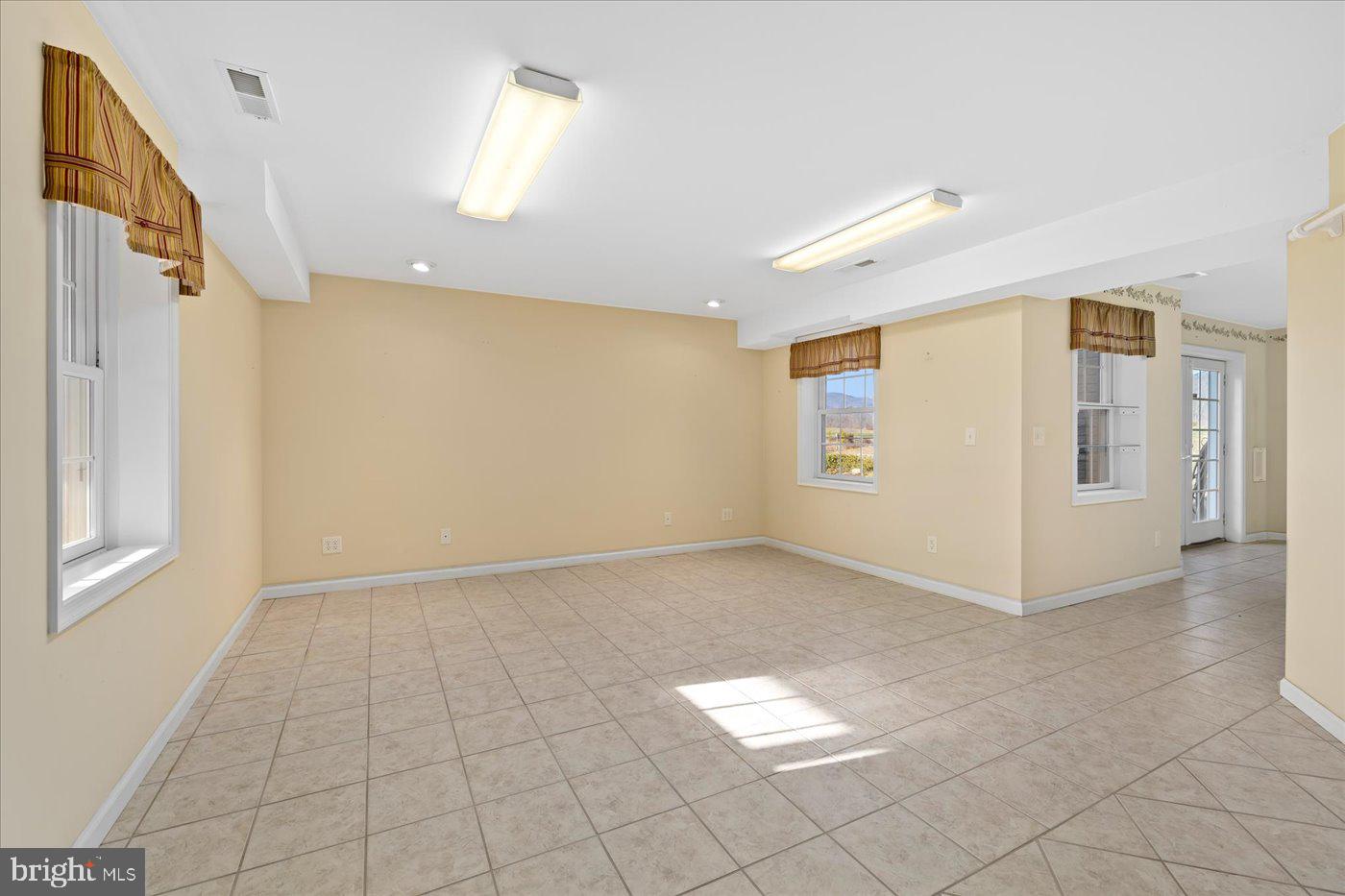 343 Middle River Road
