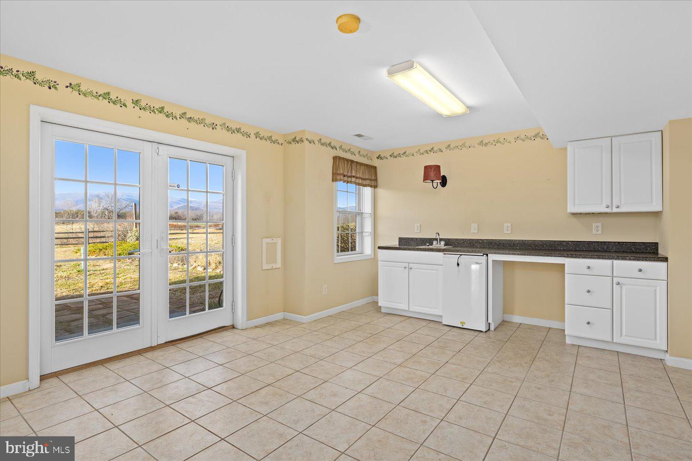 343 Middle River Road